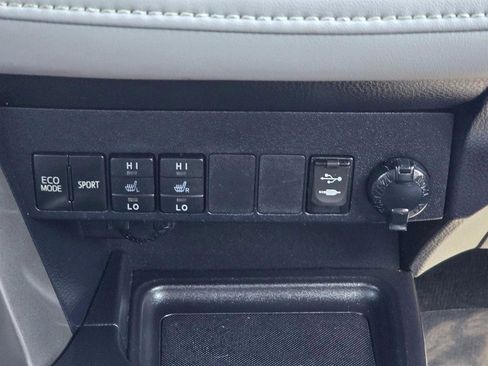 Used 2014 Toyota RAV4 Limited image 23