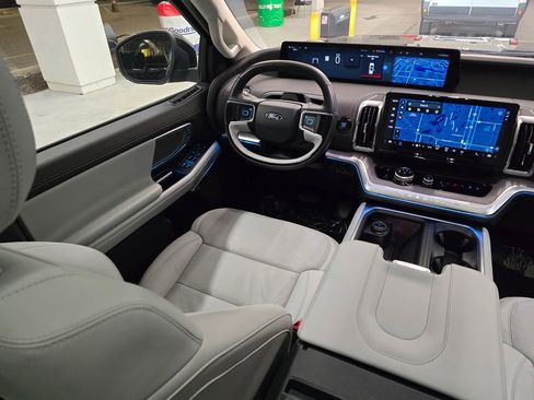 Used 2025 Ford Expedition Max Platinum AWD/4WD image 43