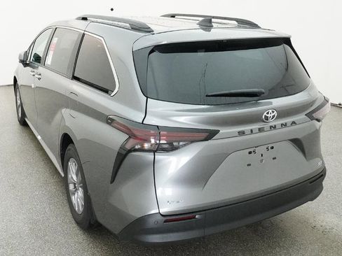 New 2026 Toyota Sienna XLE FWD image 22