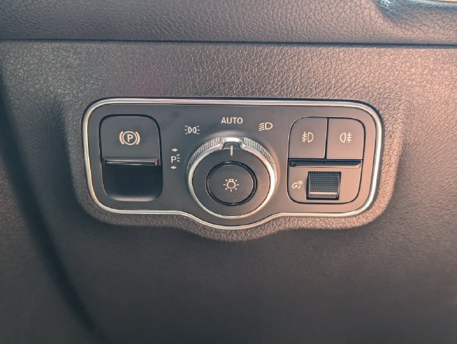 Used 2021 Mercedes-Benz GLB 250 image 20