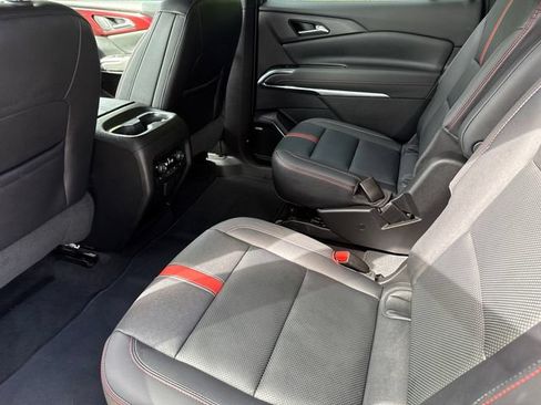 Used 2025 Chevrolet Traverse RS FWD image 19