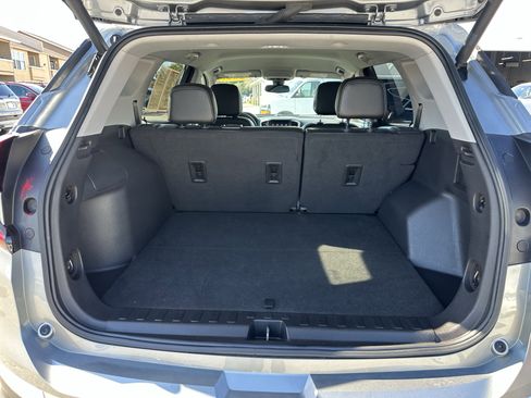 Used 2023 GMC Terrain SLT image 11