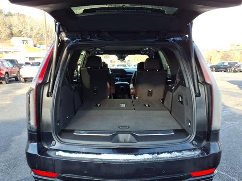 Used 2022 Cadillac Escalade Sport Platinum image 6