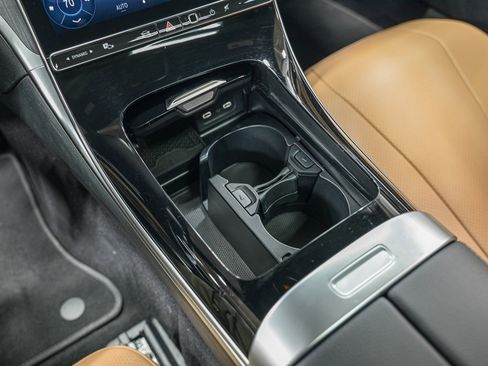 Used 2025 Mercedes-Benz CLE 300 4MATIC Coupe image 22