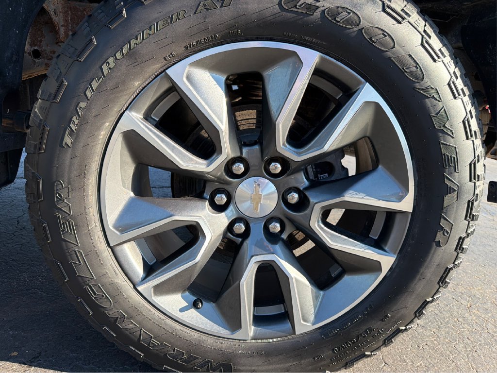 Used 2024 Chevrolet Silverado 1500 LT AWD/4WD image 33