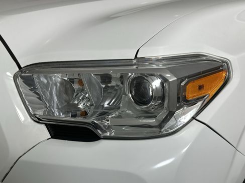 Used 2022 Toyota Tacoma 2WD Access Cab image 32