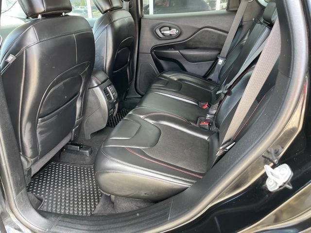 Used 2020 Jeep Cherokee Trailhawk w/ Comfort/Convenience Group AWD/4WD image 13