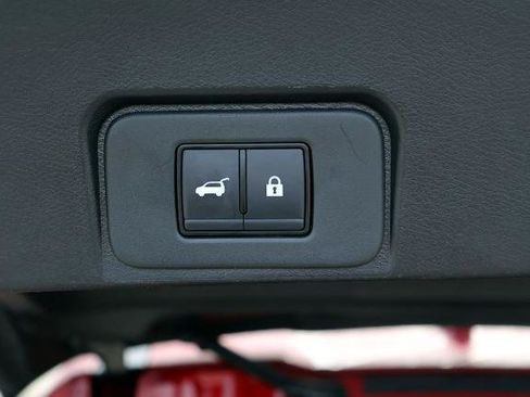 Certified 2025 Nissan Rogue SV AWD/4WD image 12