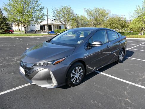Used 2017 Toyota Prius Prime Plus FWD image 1