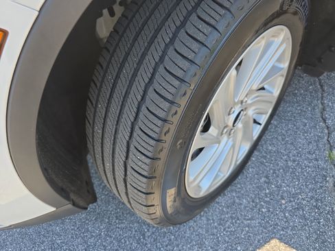 Certified 2024 Lincoln Corsair AWD image 31