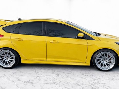 Used 2018 Ford Focus ST image 2