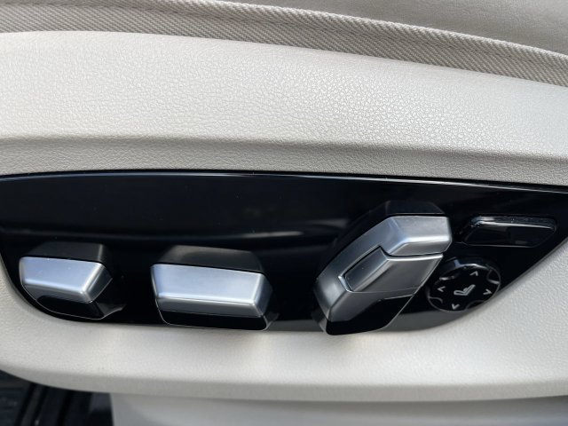 Used 2020 BMW M550i xDrive AWD/4WD image 12
