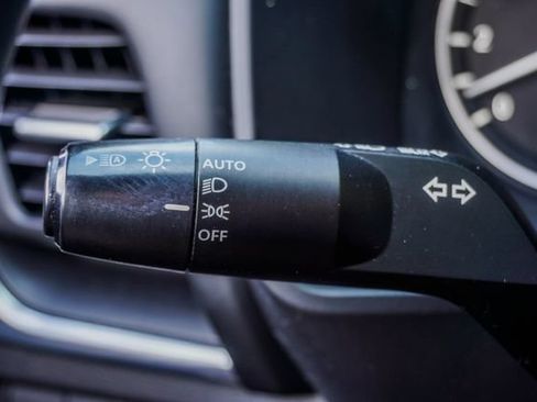 Used 2021 Nissan Rogue S FWD image 24