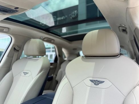 New 2026 Bentley Bentayga AWD/4WD image 29