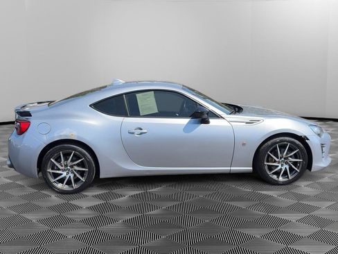 Used 2018 Toyota 86 RWD image 8