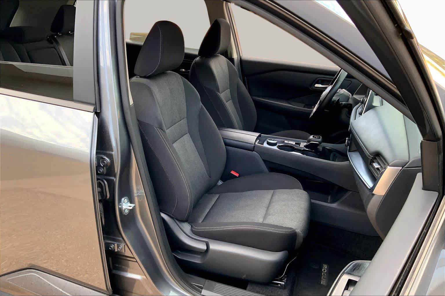 Used 2025 Nissan Rogue SV AWD/4WD image 9