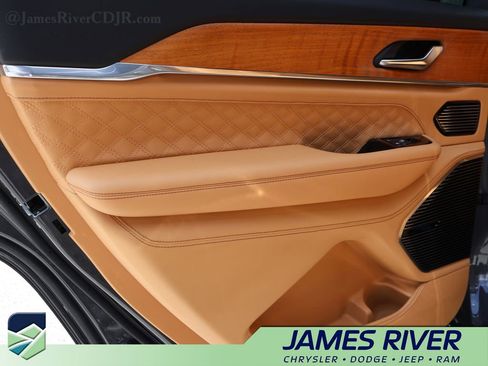 Used 2021 Jeep Grand Cherokee L Summit AWD/4WD image 18