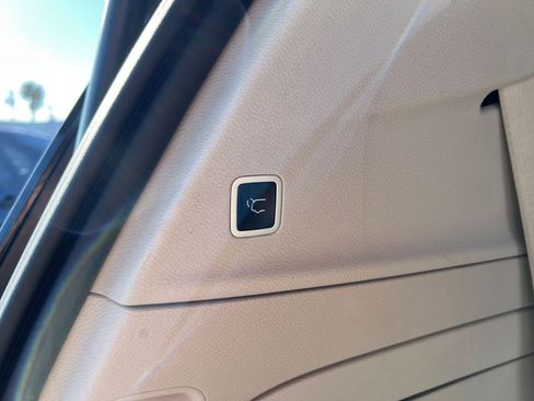 Used 2023 Chrysler Pacifica Touring-L image 24