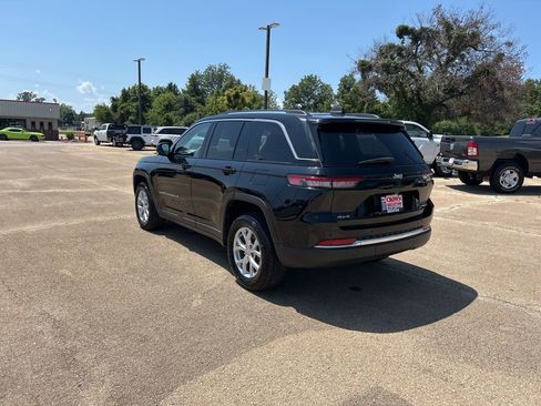 Used 2023 Jeep Grand Cherokee Limited image 3