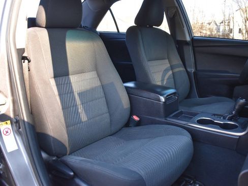 Used 2015 Toyota Camry LE FWD image 13