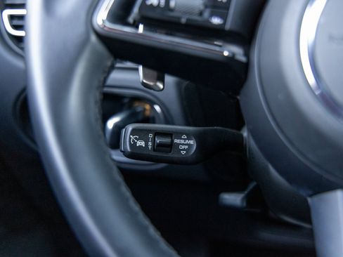 Certified 2024 Porsche Macan image 31