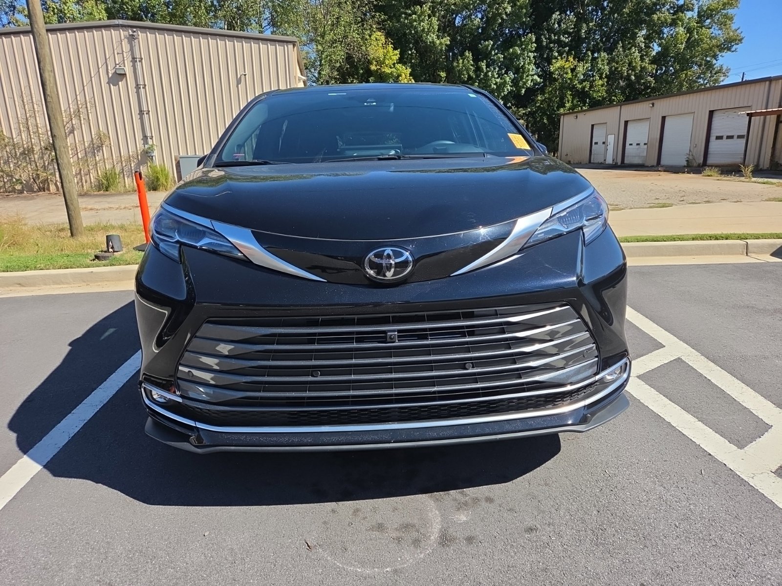 Used 2026 Toyota Sienna Platinum AWD/4WD image 2