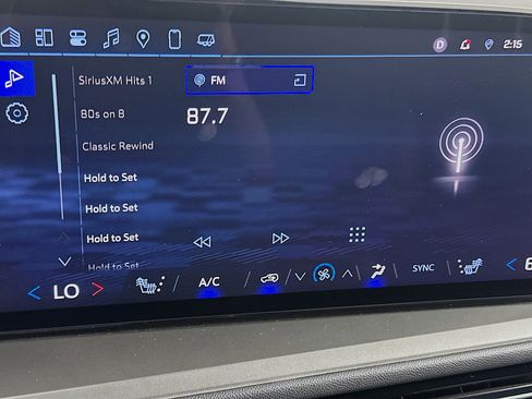 Used 2025 Chevrolet Traverse LT image 21