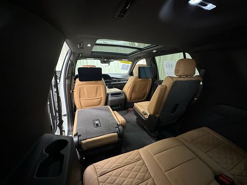 Used 2023 Cadillac Escalade Premium Luxury image 23