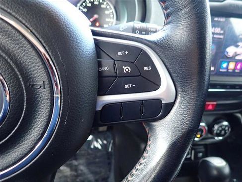 Used 2017 Jeep Renegade Trailhawk AWD/4WD image 14