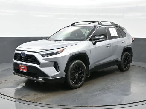 Used 2024 Toyota RAV4 XSE AWD/4WD image 2