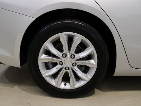 Used 2019 Chevrolet Malibu LT image 12