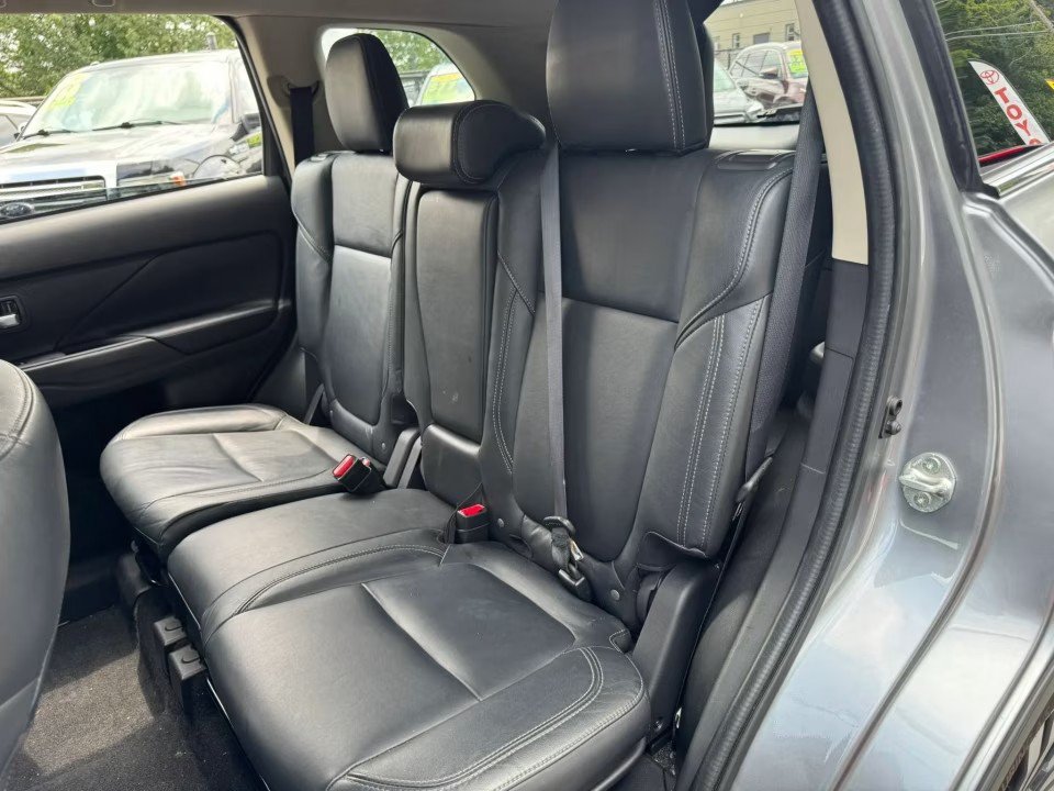 Used 2020 Mitsubishi Outlander SE AWD/4WD image 13