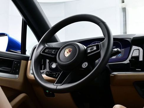 Certified 2025 Porsche Cayenne S AWD/4WD image 21