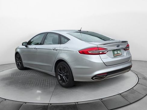 Used 2018 Ford Fusion SE w/ Equipment Group 201A FWD image 3