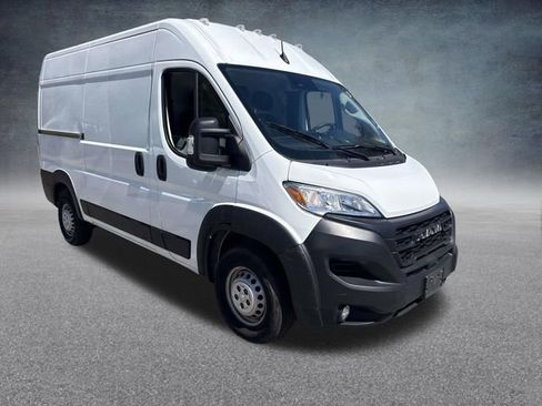 Used 2025 RAM ProMaster 2500 w/ Convenience Group FWD image 4
