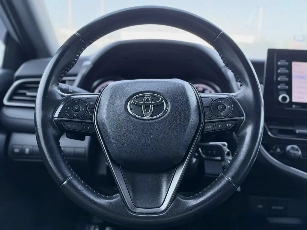 Used 2022 Toyota Camry SE FWD image 14