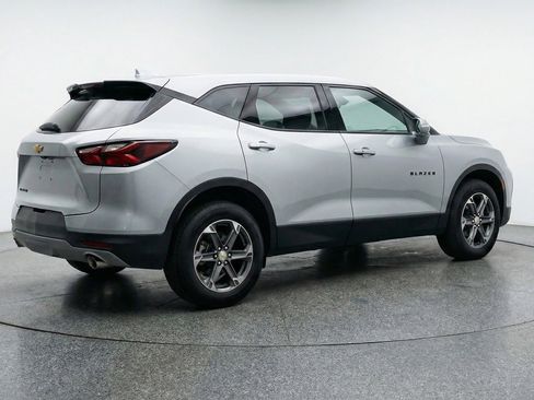 Used 2025 Chevrolet Blazer LT FWD image 9