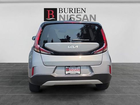 Used 2023 Kia Soul LX FWD image 4