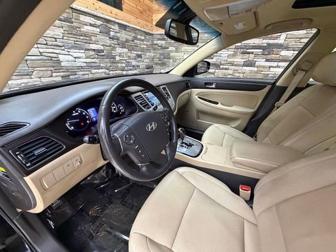 Used 2011 Hyundai Genesis 3.8 w/ Premium Navigation Pkg 3 RWD image 10