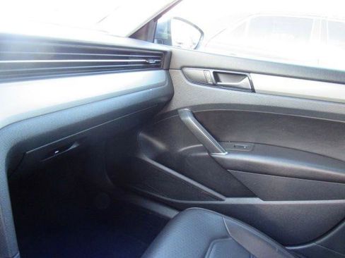 Used 2020 Volkswagen Passat 2.0T SE w/ Sunroof Package image 26