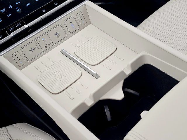 Used 2025 Hyundai Santa Fe Calligraphy FWD image 38