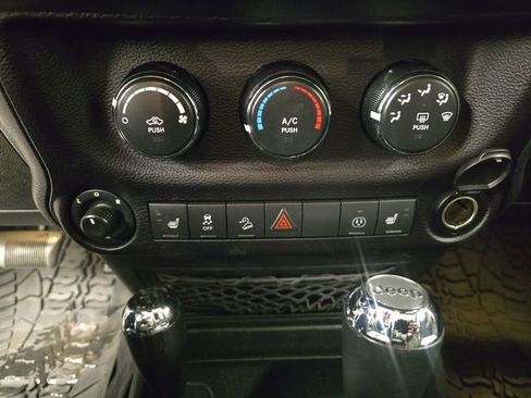 Used 2017 Jeep Wrangler Unlimited Sahara AWD/4WD image 25