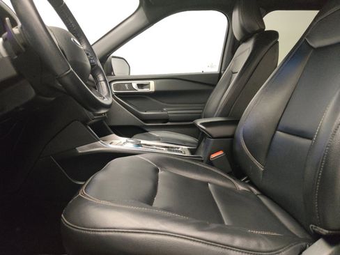 Used 2020 Ford Explorer XLT w/ Equipment Group 202A RWD image 17