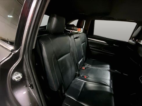 Used 2018 Toyota Highlander XLE AWD/4WD image 20