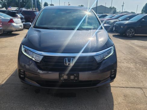 Used 2024 Honda Odyssey Touring image 2