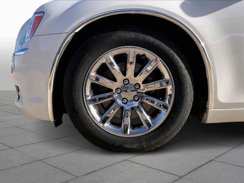 Used 2013 Chrysler 300 C image 12