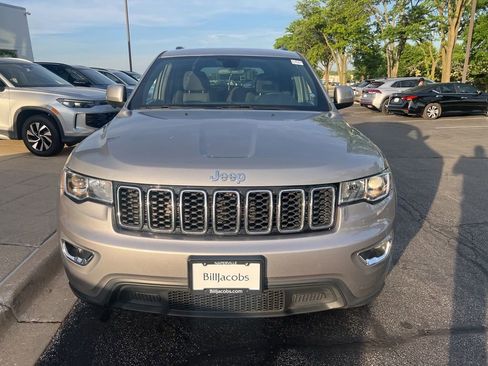 Used 2018 Jeep Grand Cherokee Laredo AWD/4WD image 9