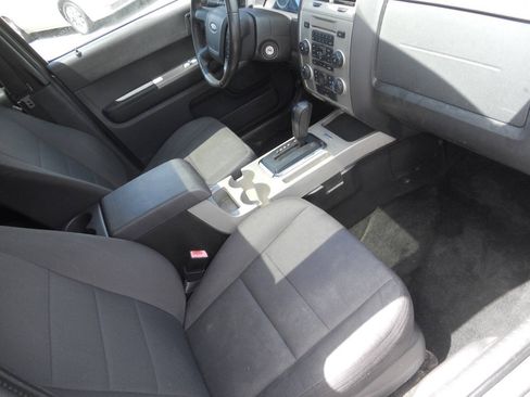Used 2011 Ford Escape XLT w/ 202A Rapid Spec Order Code FWD image 15