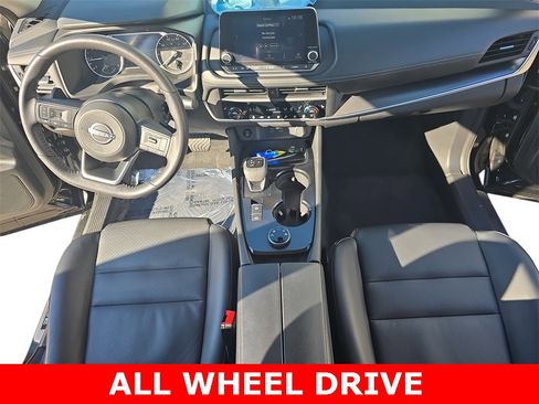 Used 2024 Nissan Rogue SV w/ SV Premium Package image 9