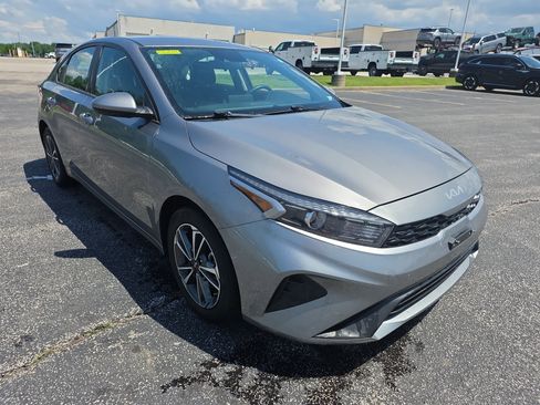 Used 2023 Kia Forte LXS FWD image 2